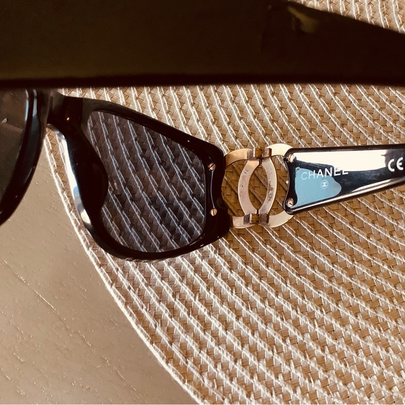 Authentic CHANEL sunglasses 😎 - Picture 14 of 14